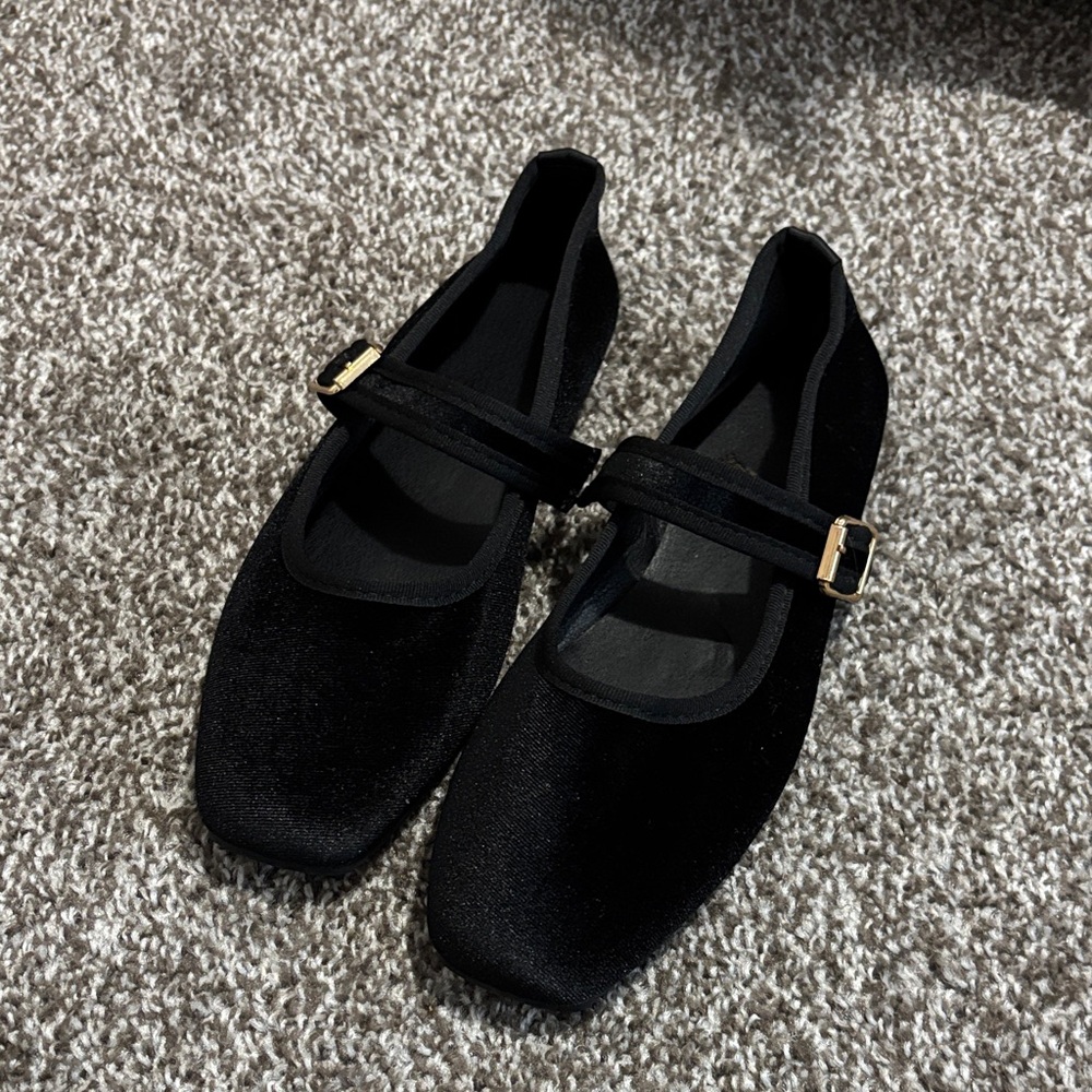 Mary Jane Style Shoes